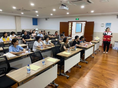 C:\Users\DELL\Desktop\6.17区红会下来老师 老年人介护培训\照片\57ef9a49c03960346d0d3ef97c3a6af.jpg