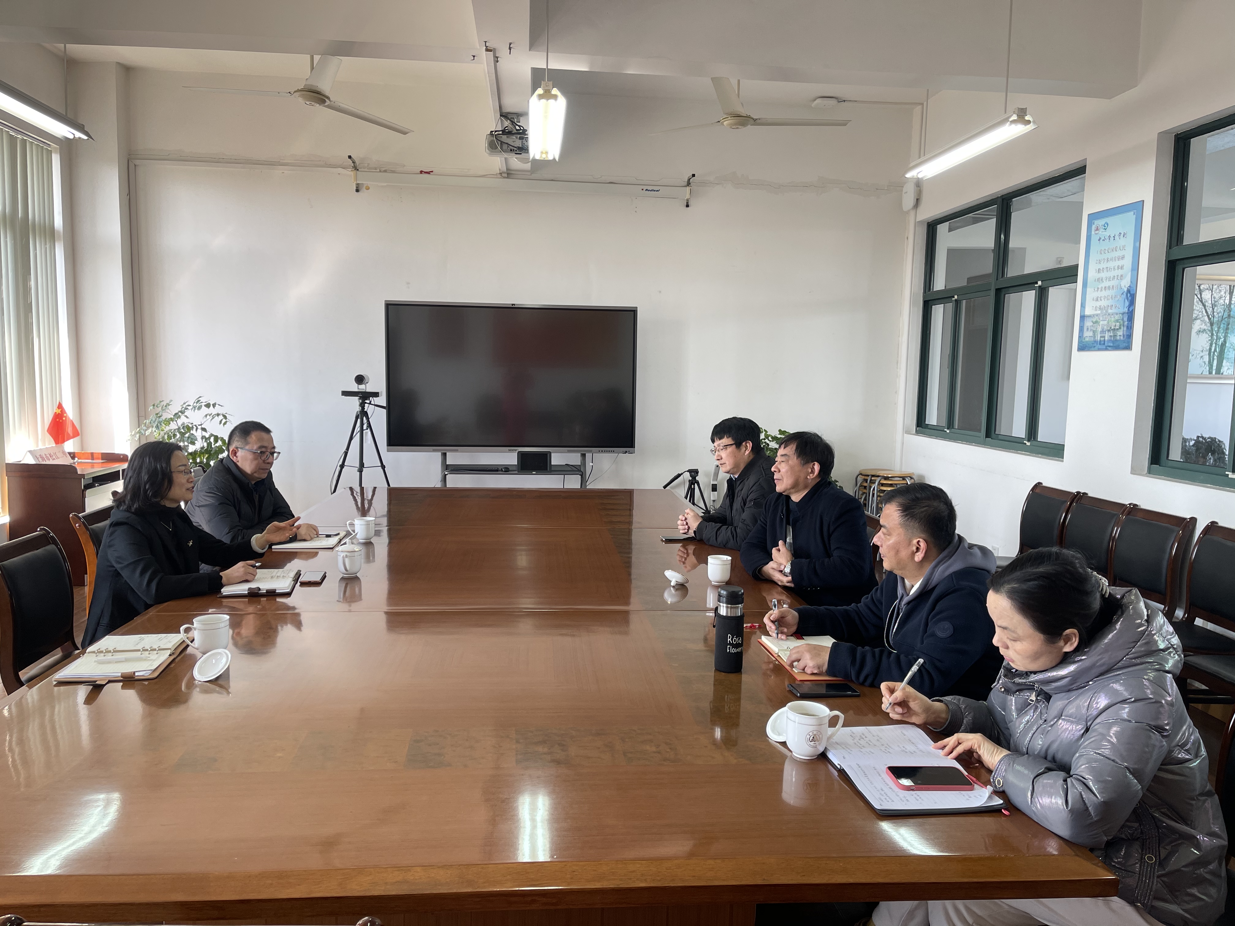 2022.2.24 松江二中就推进应急救护培训进校园工作进行调研1.jpg