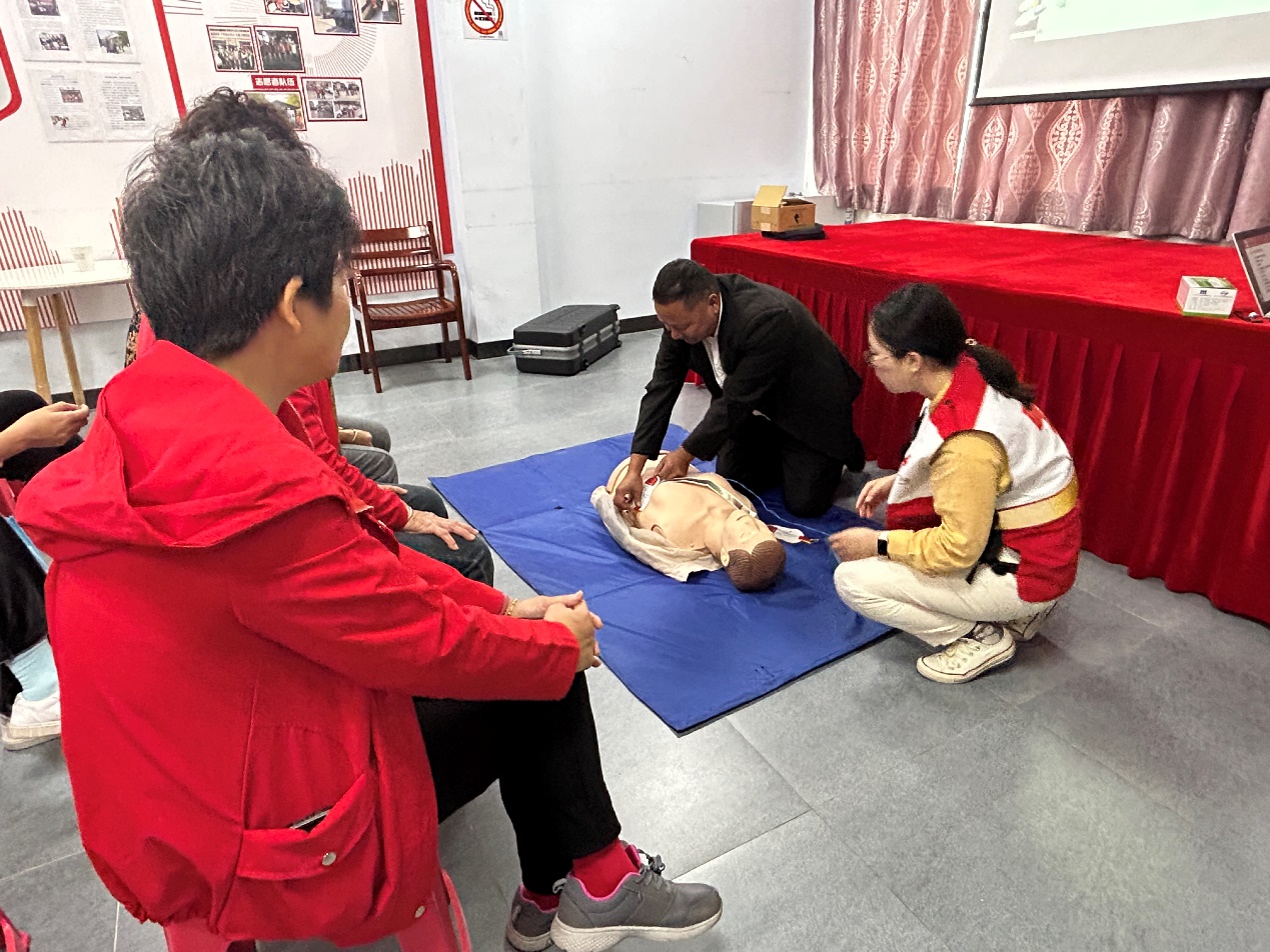 H:\宣传\2023年宣传\1017急救培训\0ff6d4fdd6c146da859e28fab5113eb.jpg