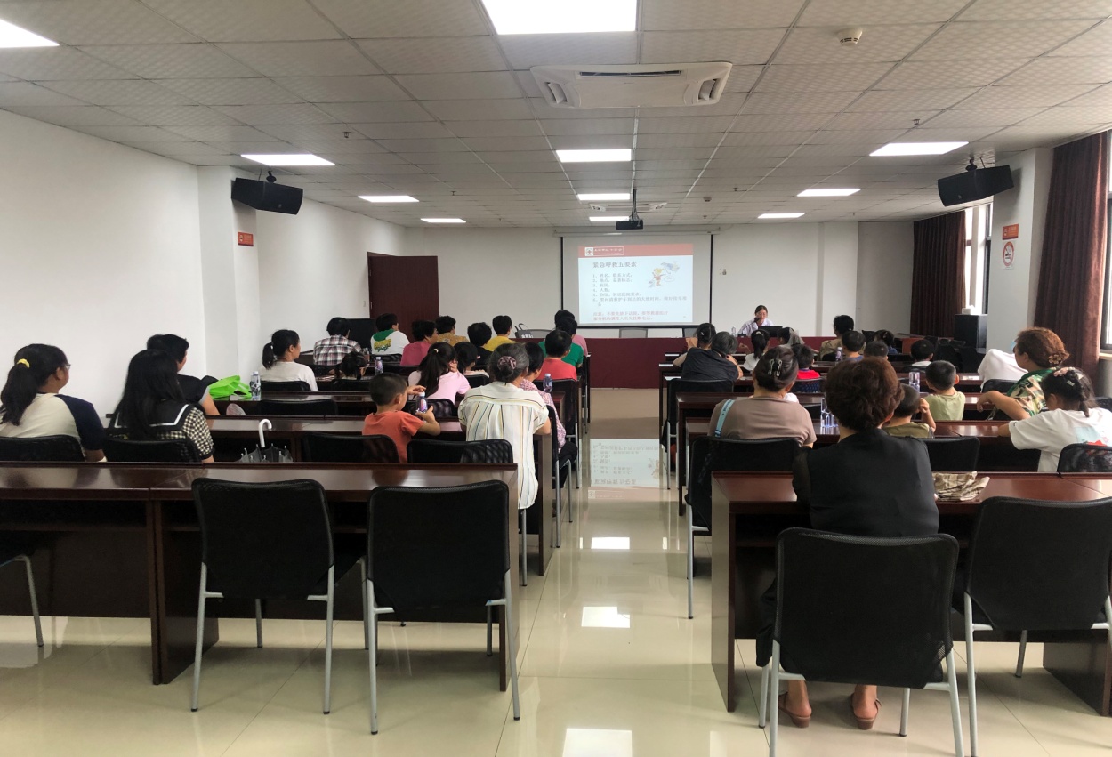 \\Desktop-3p0qts7\共享文件\2023年活动\7.20 陈坊新苑 红十字救护培训\IMG_2775.JPG